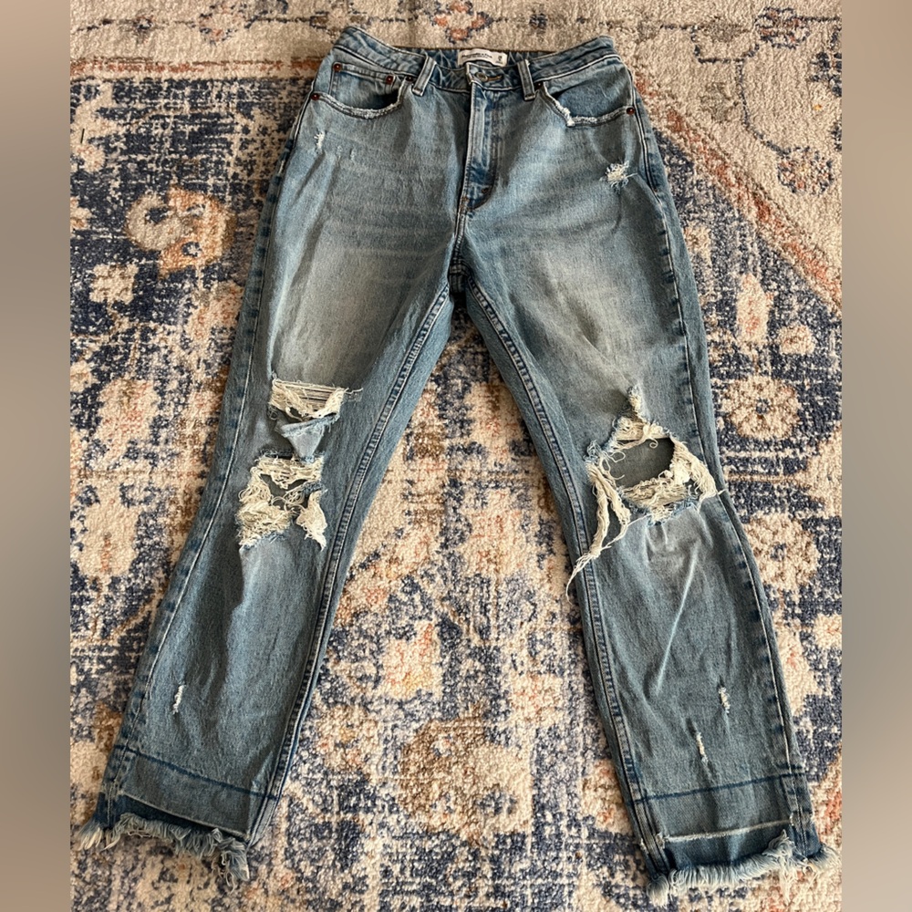 Abercrombie & Fitch 
High Rise 
Mom Jeans 
Curve Love
Size 28